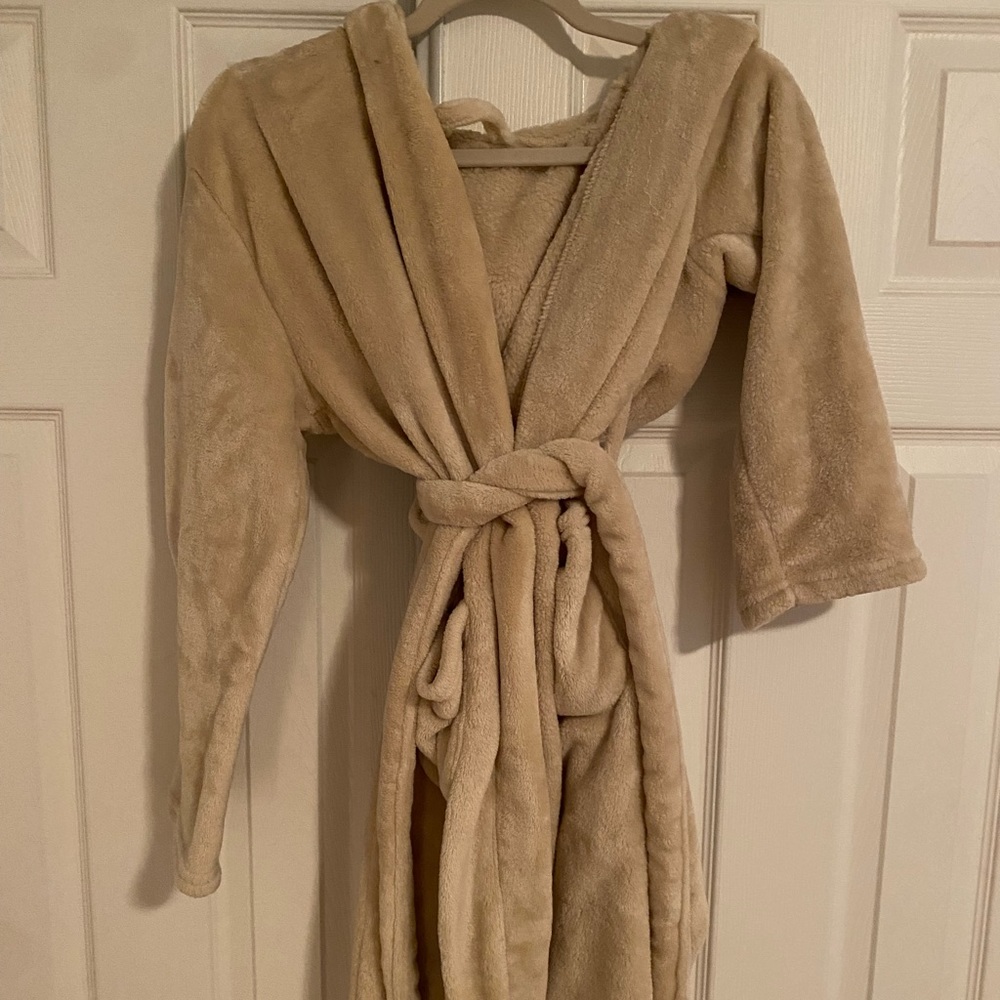 Brand new comfy tan fuzzy robe